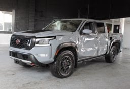 2022 Nissan Frontier - Thumbnail 2