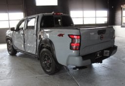 2022 Nissan Frontier - Thumbnail 6