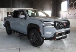 2022 Nissan Frontier - Thumbnail 3