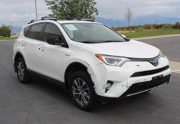 2017 Toyota RAV4 Hybrid. XLE - Thumbnail 4