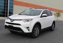 2017 Toyota RAV4 Hybrid. XLE - Thumbnail 1