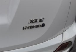2017 Toyota RAV4 Hybrid. XLE - Thumbnail 26