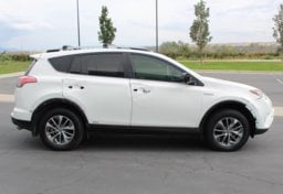 2017 Toyota RAV4 Hybrid. XLE - Thumbnail 11