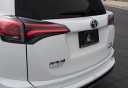 2017 Toyota RAV4 Hybrid. XLE - Thumbnail 25