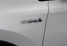 2017 Toyota RAV4 Hybrid. XLE - Thumbnail 23