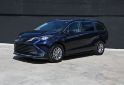 Picture of 2022 Toyota Sienna