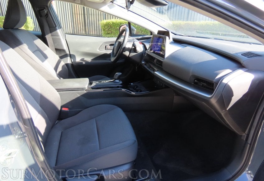 2024 Toyota Prius LE - Image 15