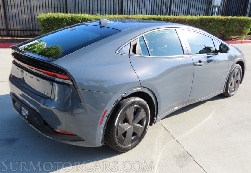 2024 Toyota Prius LE - Image 9