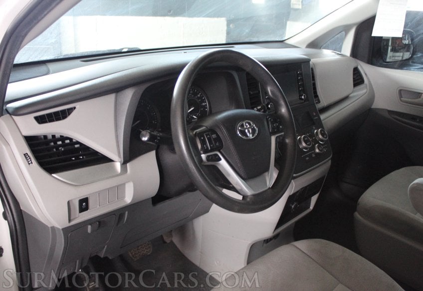 2020 Toyota Sienna - Image 33
