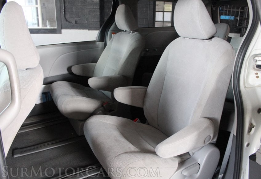 2020 Toyota Sienna - Image 26