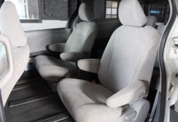 2020 Toyota Sienna - Image 26