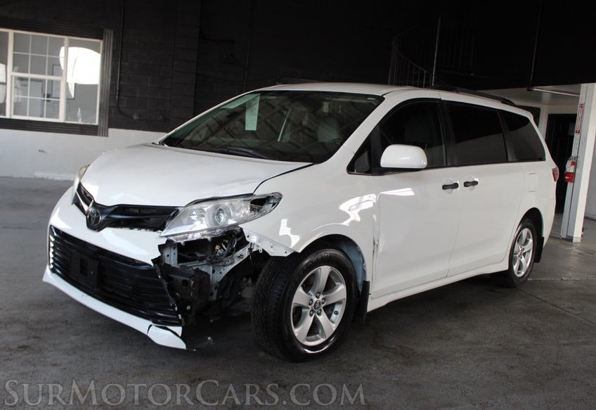 2020 Toyota Sienna - Image 4