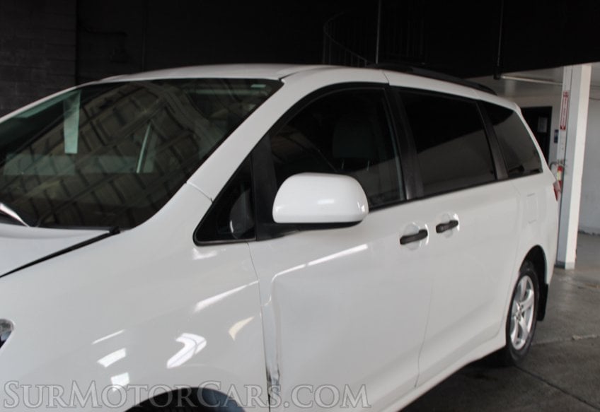 2020 Toyota Sienna - Image 14