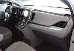2020 Toyota Sienna - Image 47