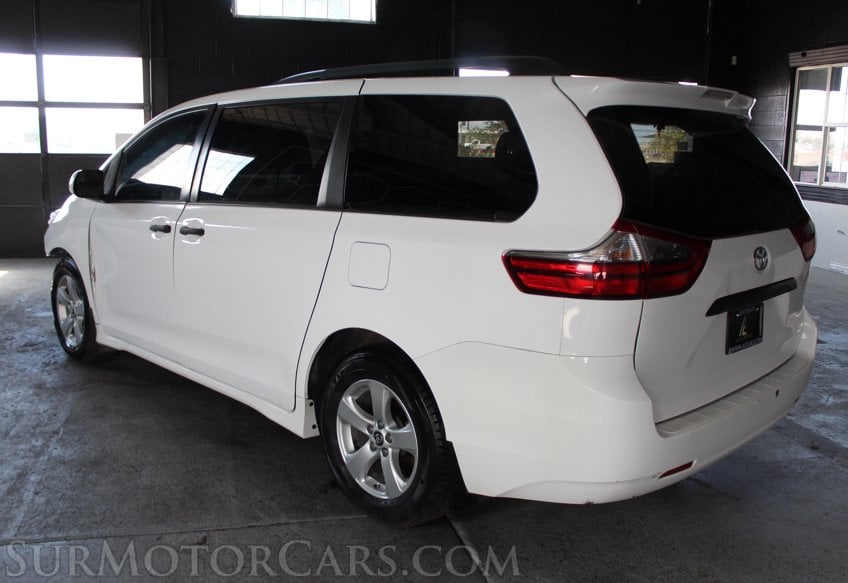 2020 Toyota Sienna - Image 6