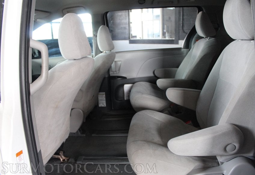 2020 Toyota Sienna - Image 27