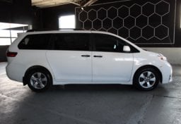 2020 Toyota Sienna - Image 7