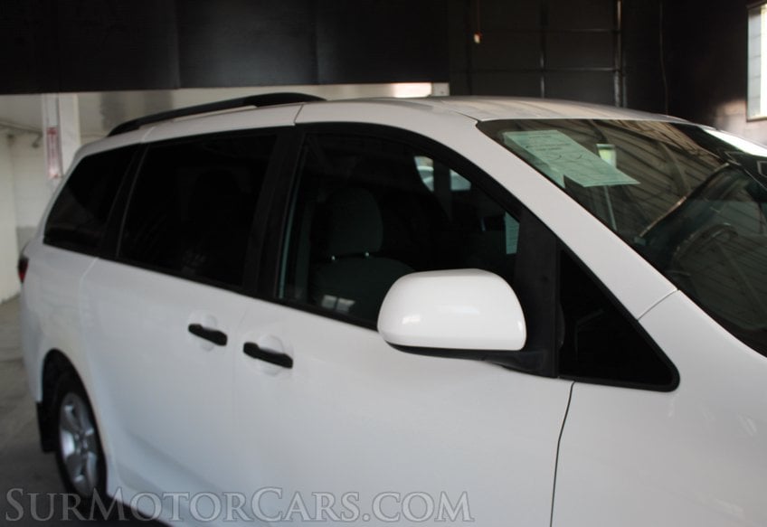 2020 Toyota Sienna - Image 12