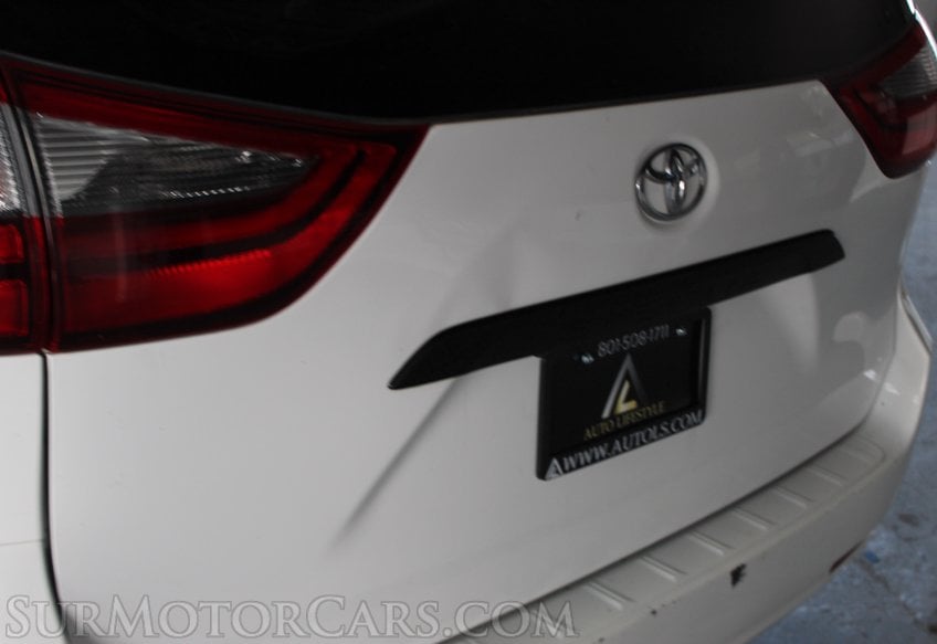 2020 Toyota Sienna - Image 19