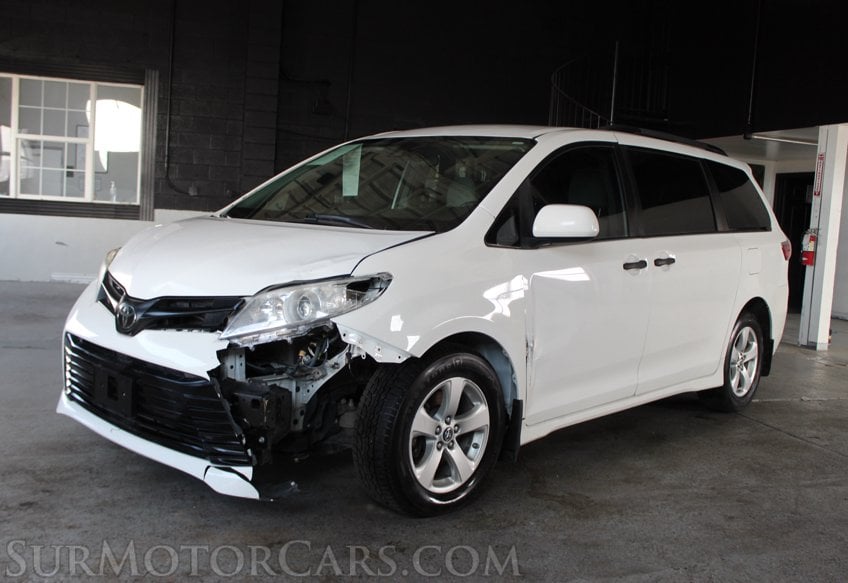 2020 Toyota Sienna - Image 2