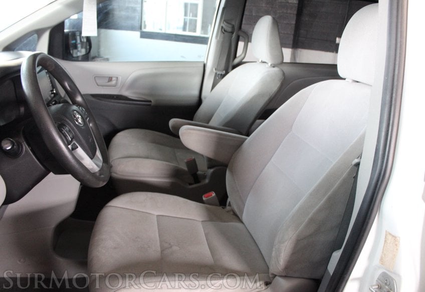2020 Toyota Sienna - Image 23