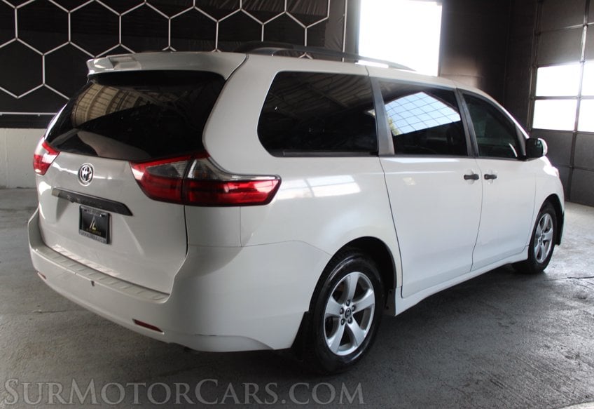 2020 Toyota Sienna - Image 5