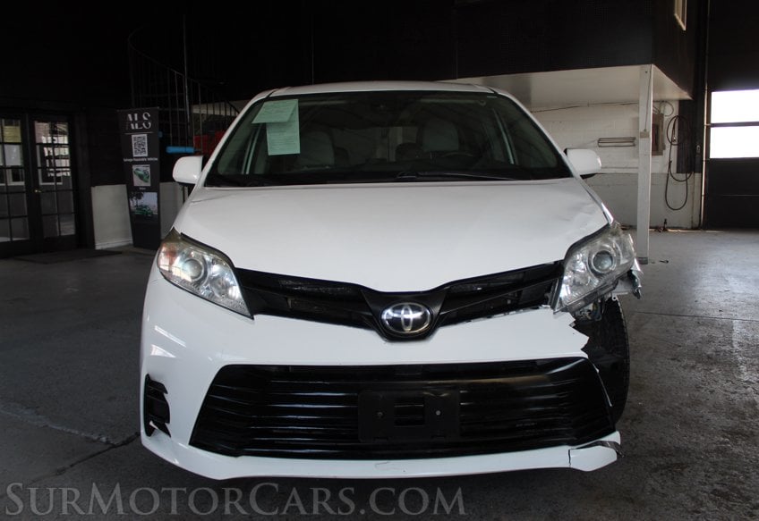 2020 Toyota Sienna - Image 9