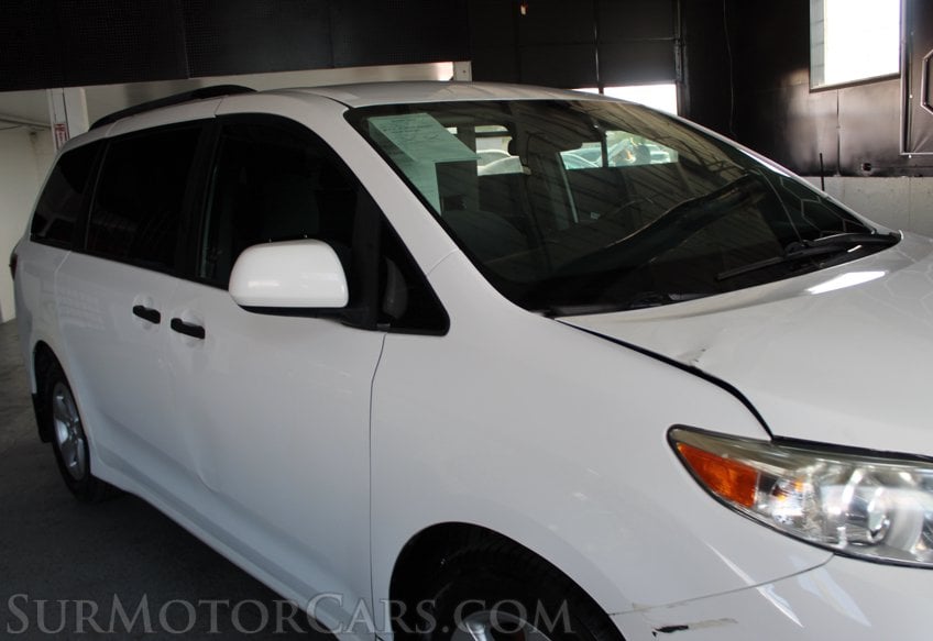 2020 Toyota Sienna - Image 11