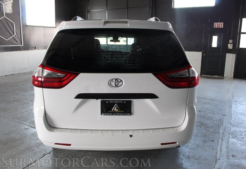 2020 Toyota Sienna - Image 10