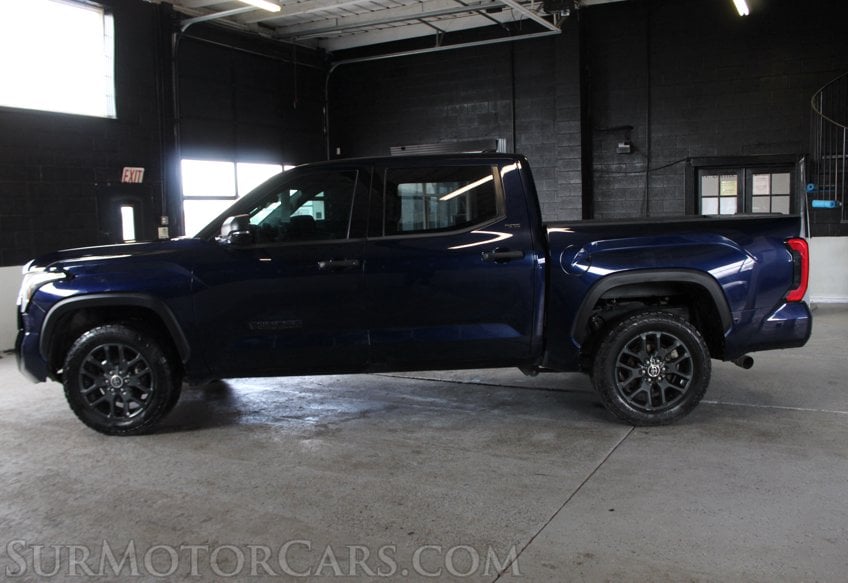 2022 Toyota Tundra 4x4 SR5 - Image 10