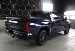 2022 Toyota Tundra 4x4 SR5 - Image 5
