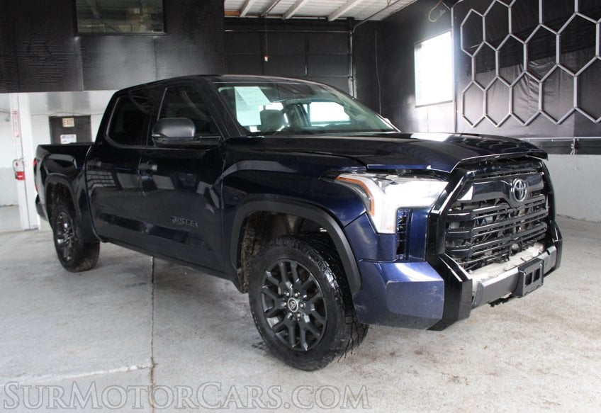 2022 Toyota Tundra 4x4 SR5 - Image 3