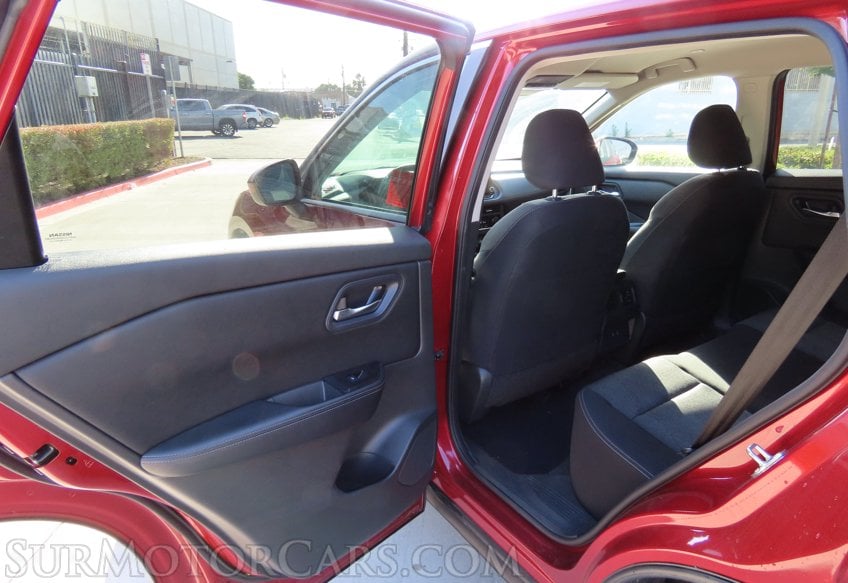 2024 Nissan Rogue SV - Image 41