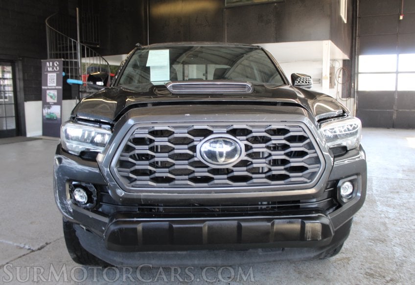 2023 Toyota Tacoma TRD Sport - Image 11
