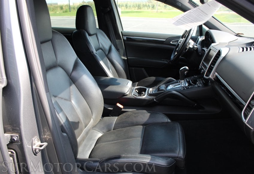 2015 Porsche Cayenne S E-Hybrid - Image 40