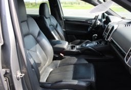 2015 Porsche Cayenne S E-Hybrid - Image 40