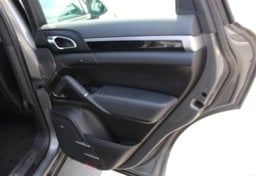 2015 Porsche Cayenne S E-Hybrid - Image 44