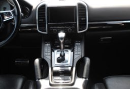 2015 Porsche Cayenne S E-Hybrid - Image 68