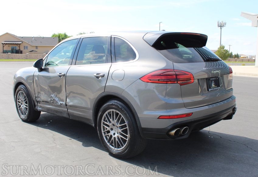 2015 Porsche Cayenne S E-Hybrid - Image 10