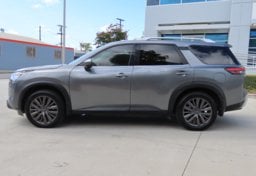 2022 Nissan Pathfinder SL - Image 6
