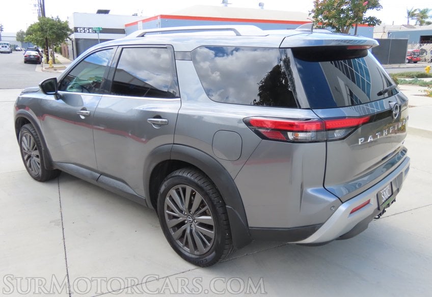 2022 Nissan Pathfinder SL - Image 8