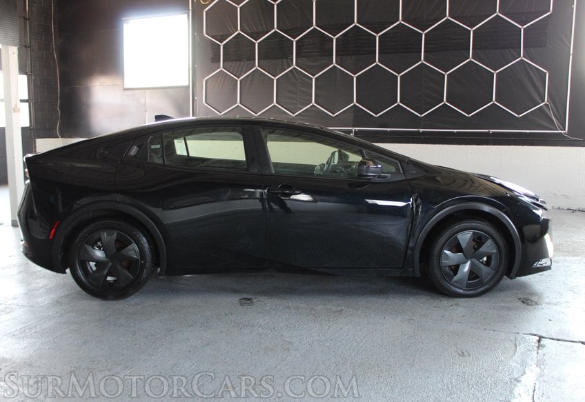 2026 Toyota Prius - Image 9