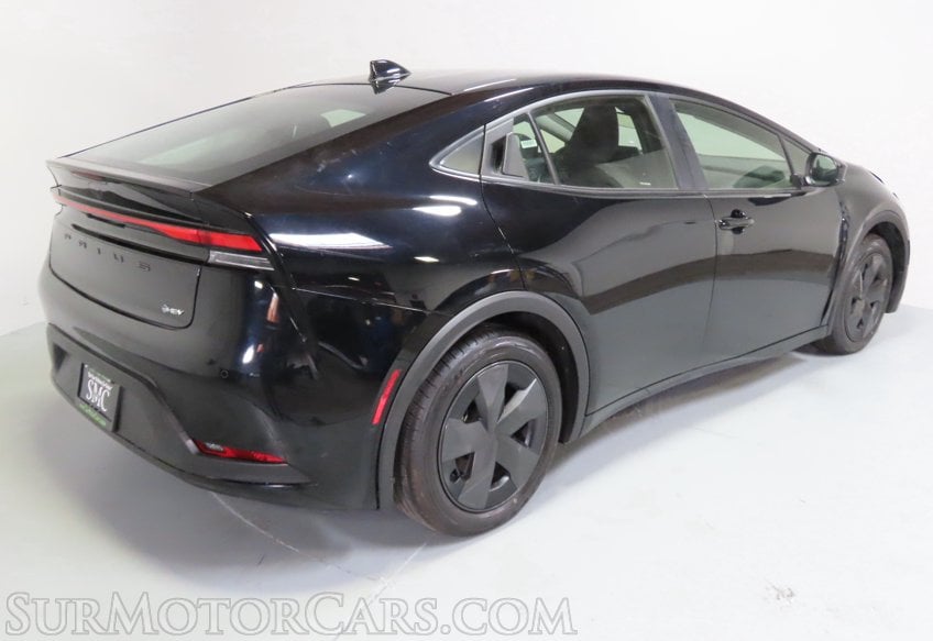 2026 Toyota Prius LE - Image 9