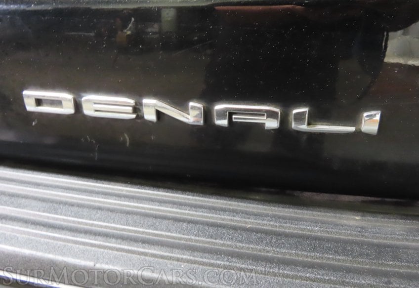 2023 GMC Yukon XL Denali - Image 18