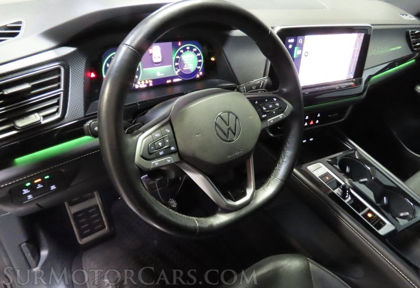 2024 Volkswagen Atlas Cross Sport SEL R-Line - Image 32