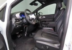 2027 Chrysler Pacifica Select - Image 27