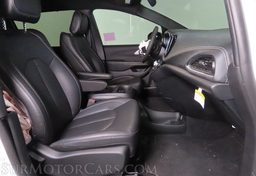 2027 Chrysler Pacifica Select - Image 28
