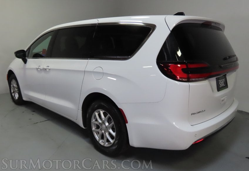 2027 Chrysler Pacifica Select - Image 8
