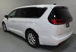 2027 Chrysler Pacifica Select - Image 8