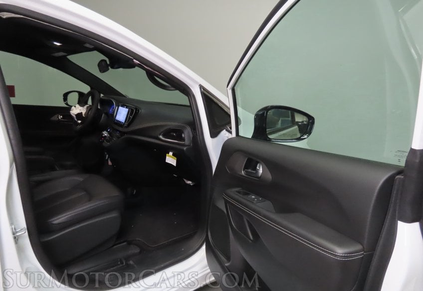 2027 Chrysler Pacifica Select - Image 20